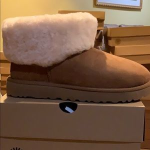 BRAND NEW UGG CLASSIC MINI FLUFF
